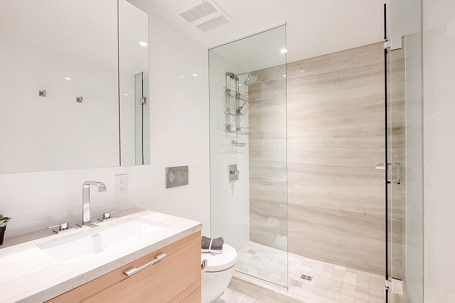 301 7128 Adera Street Vancouver, BC - 4