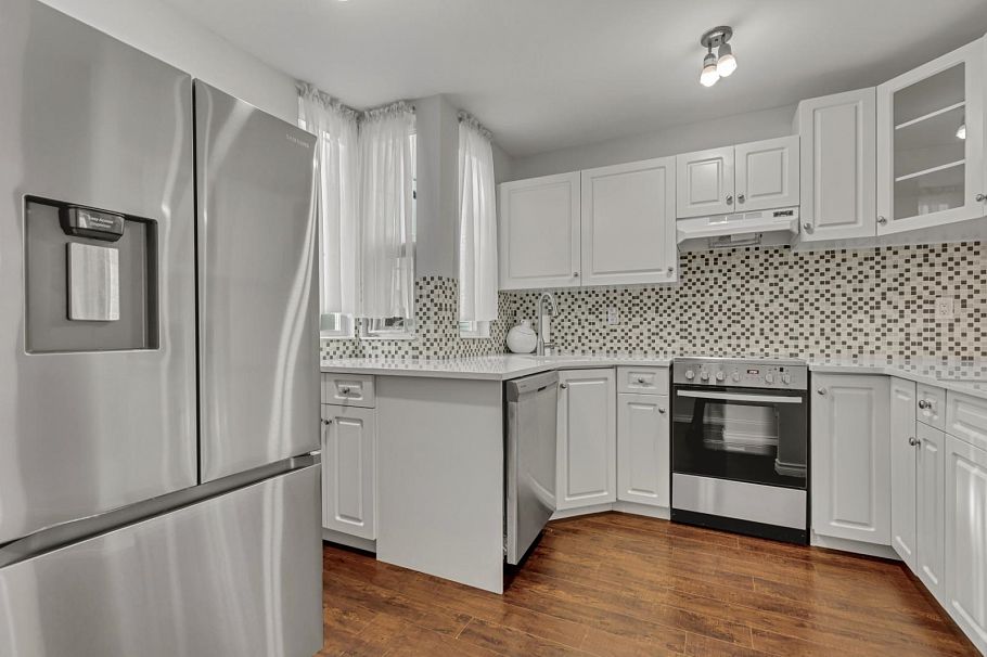 5 1535 St. Georges Avenue North Vancouver, BC - 7