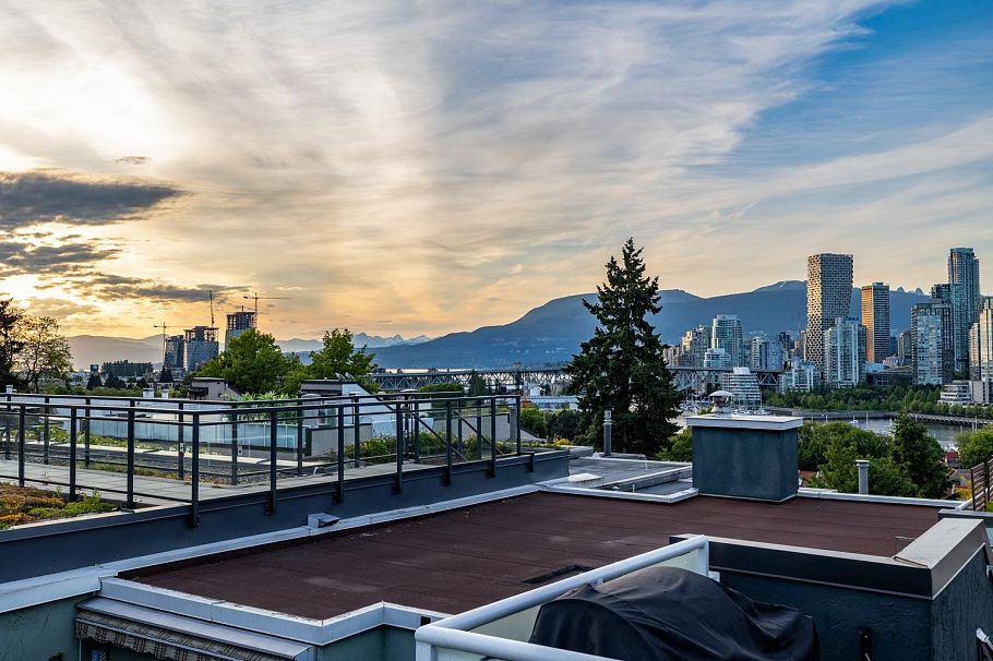 2391 Oak Street Vancouver, BC - 23