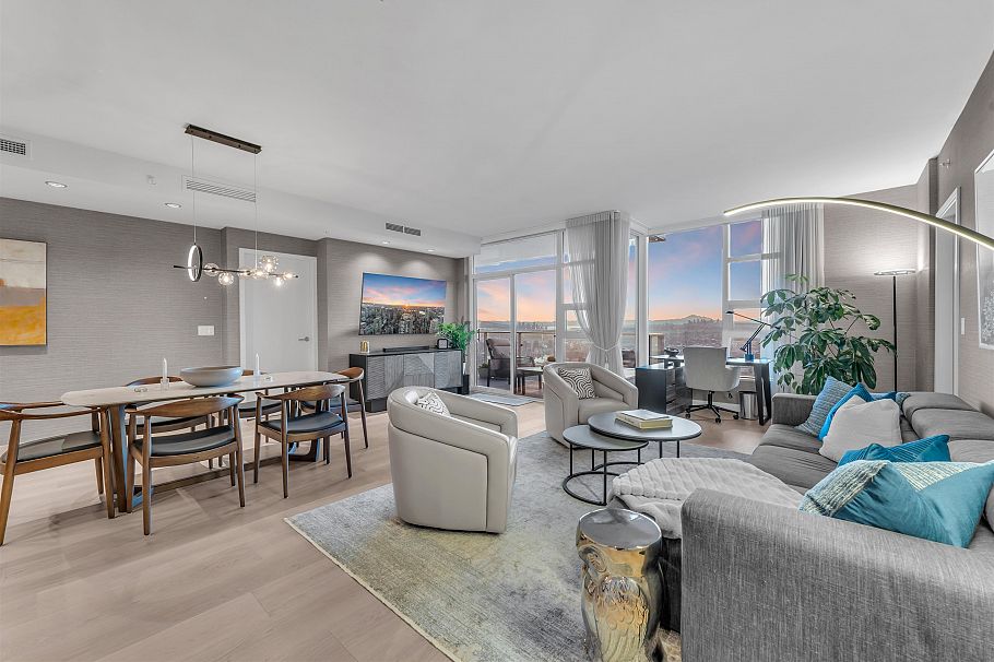 5205 1289 Hornby Street Vancouver, BC - 2