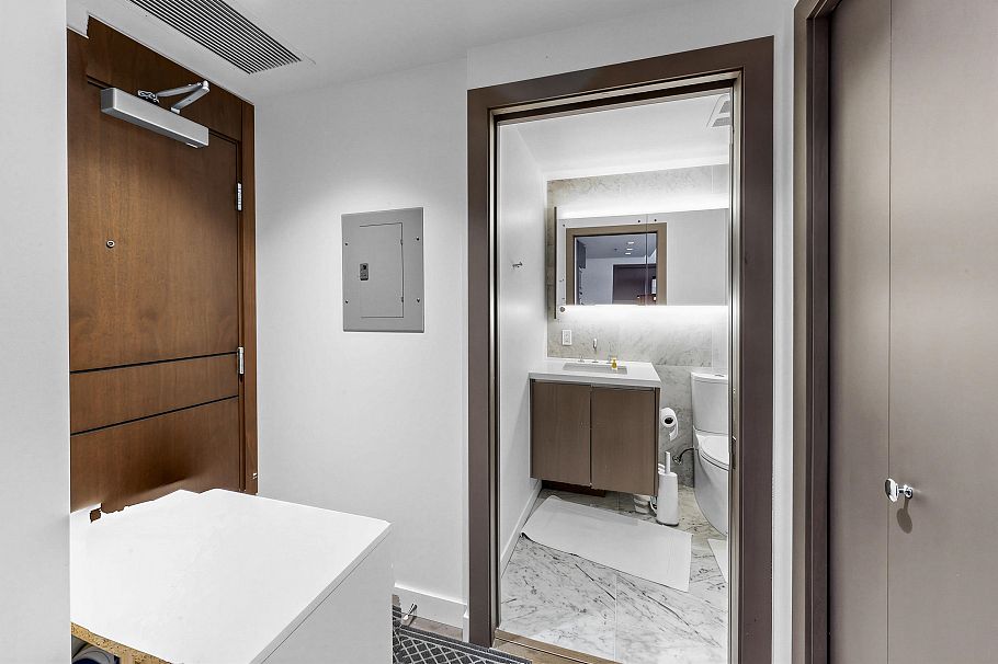 351 38 Smithe Street Vancouver, BC - 3