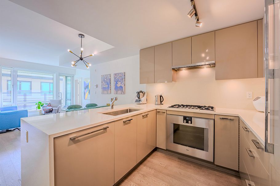 208 4408 Cambie Street Vancouver, BC - 8