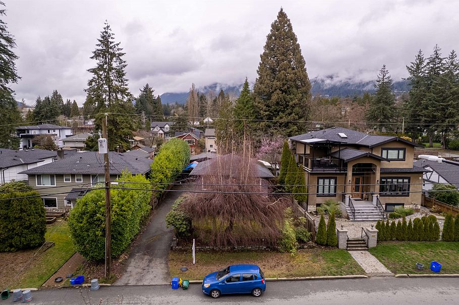 518 W 23rd Street North Vancouver, BC - 12