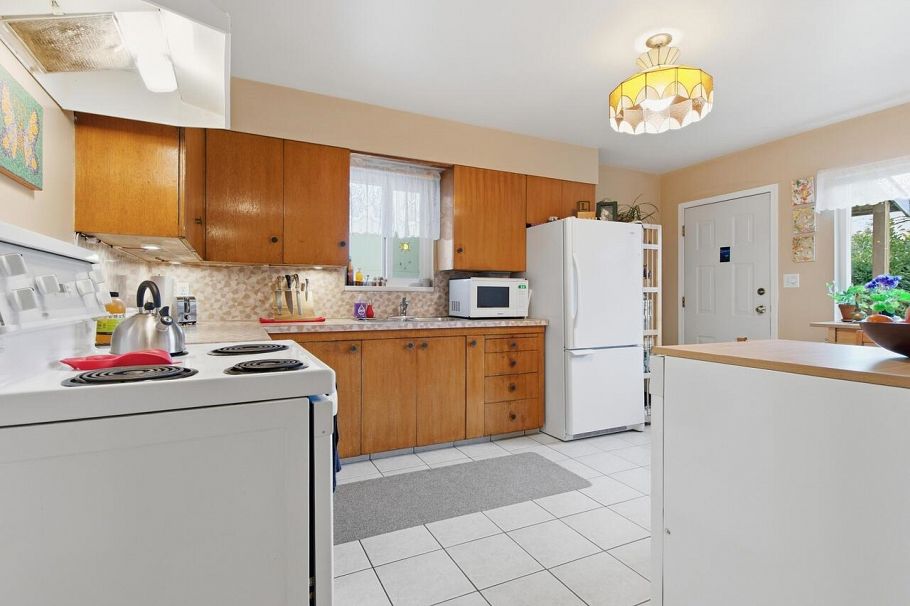 2935 Victoria Drive Vancouver, BC - 9