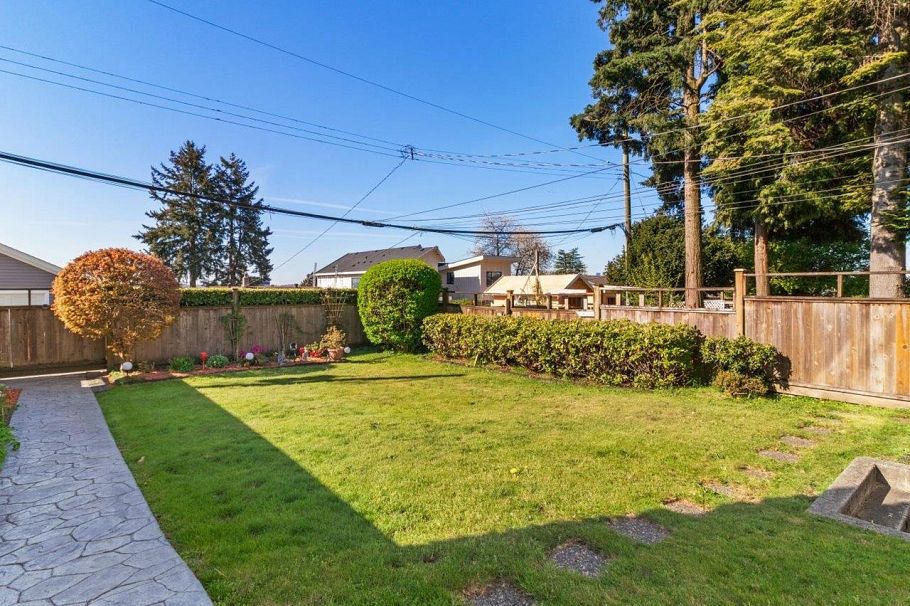 513 E 6th Street North Vancouver, BC - 33