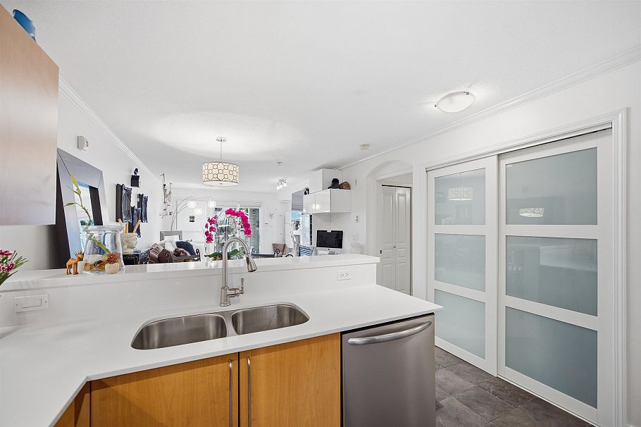 154 1100 E 29th Street North Vancouver, BC - 5