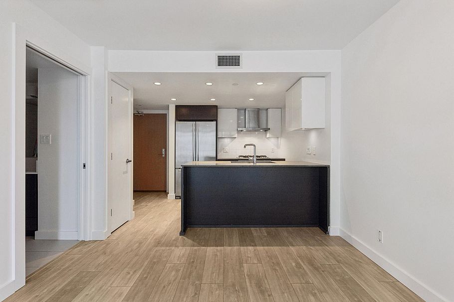 816 1618 Quebec Street Vancouver, BC - 2