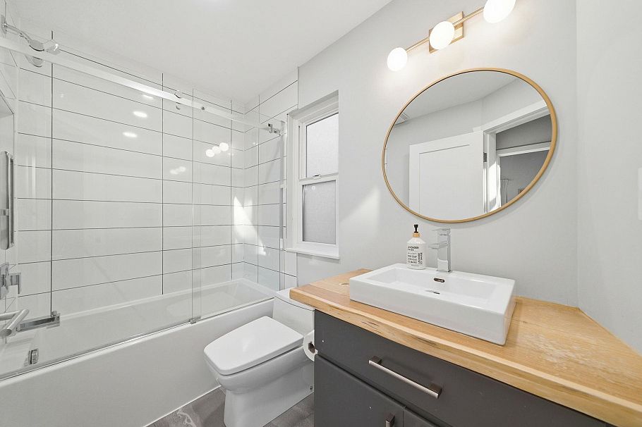 1616 Roxbury Road North Vancouver, BC - 16