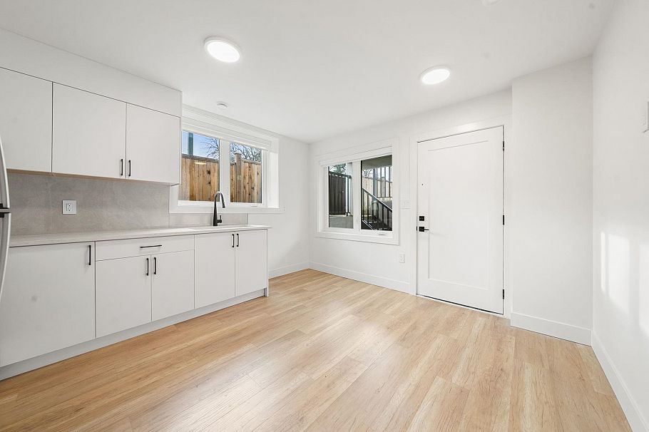 3483 Adanac Street Vancouver, BC - 32