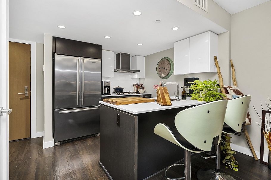 311 1618 Quebec Street Vancouver, BC - 5