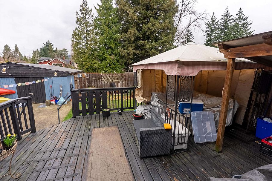 518 W 23rd Street North Vancouver, BC - 6