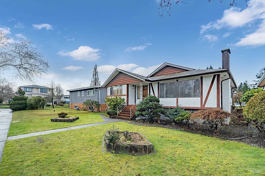 7281 Elmhurst Drive Vancouver, BC - 3