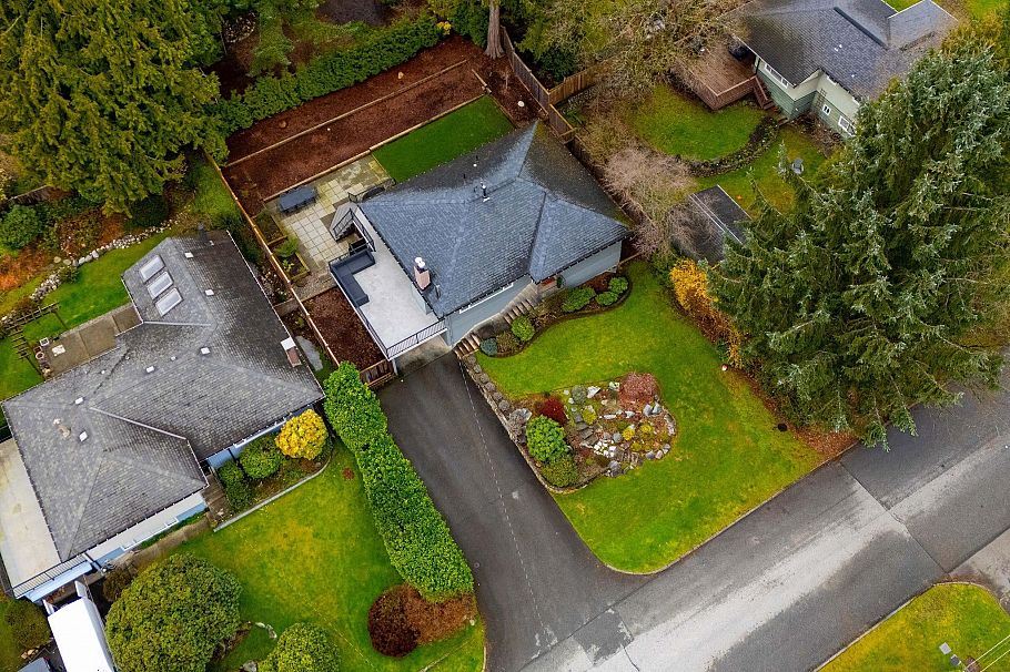 2223 Greylynn Crescent North Vancouver, BC - 2