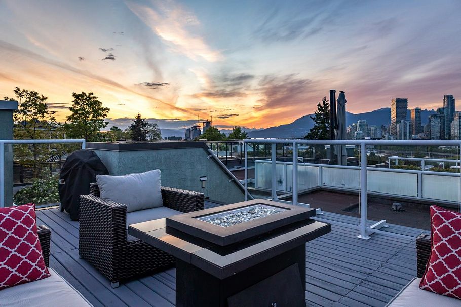 2391 Oak Street Vancouver, BC - 1