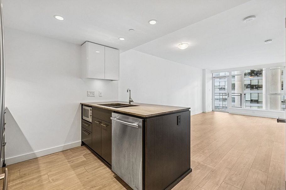 816 1618 Quebec Street Vancouver, BC - 5