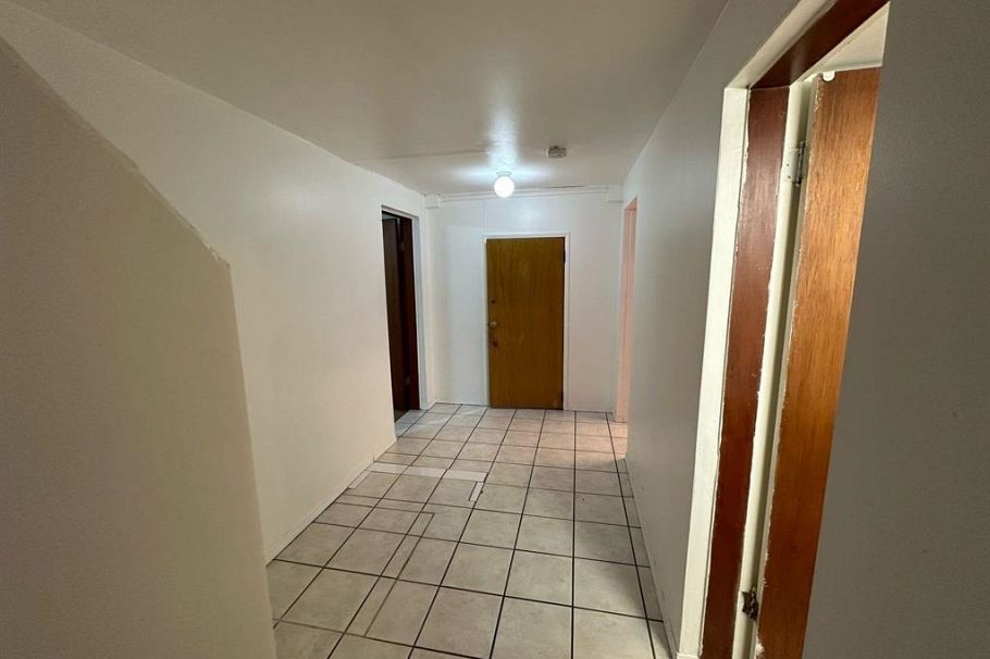 645 E 27 Avenue Vancouver, BC - 6