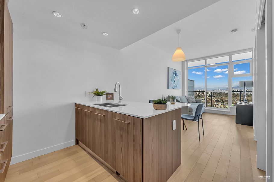 1707 4638 Gladstone Street Vancouver, BC - 4