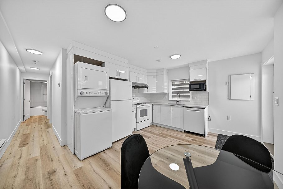 516 W 60th Avenue Vancouver, BC - 26