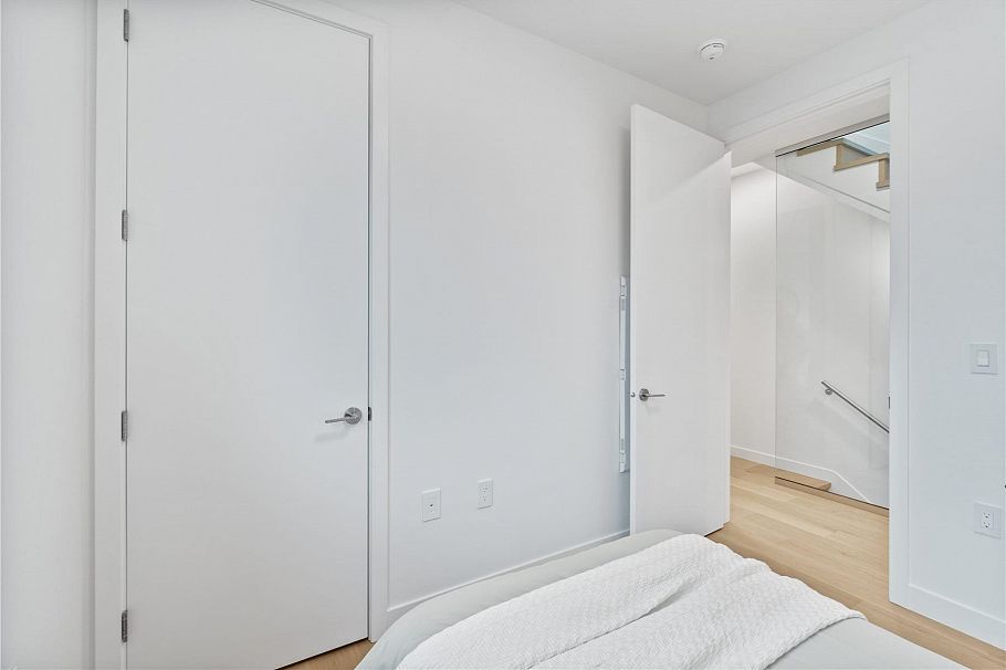 2 4963 Chester Street Vancouver, BC - 18