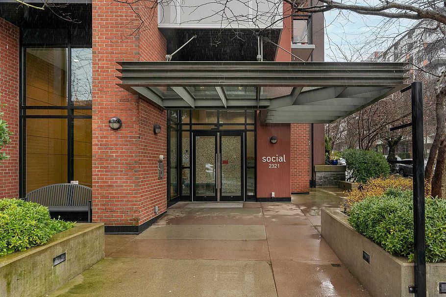 302 2321 Scotia Street Vancouver, BC - 2