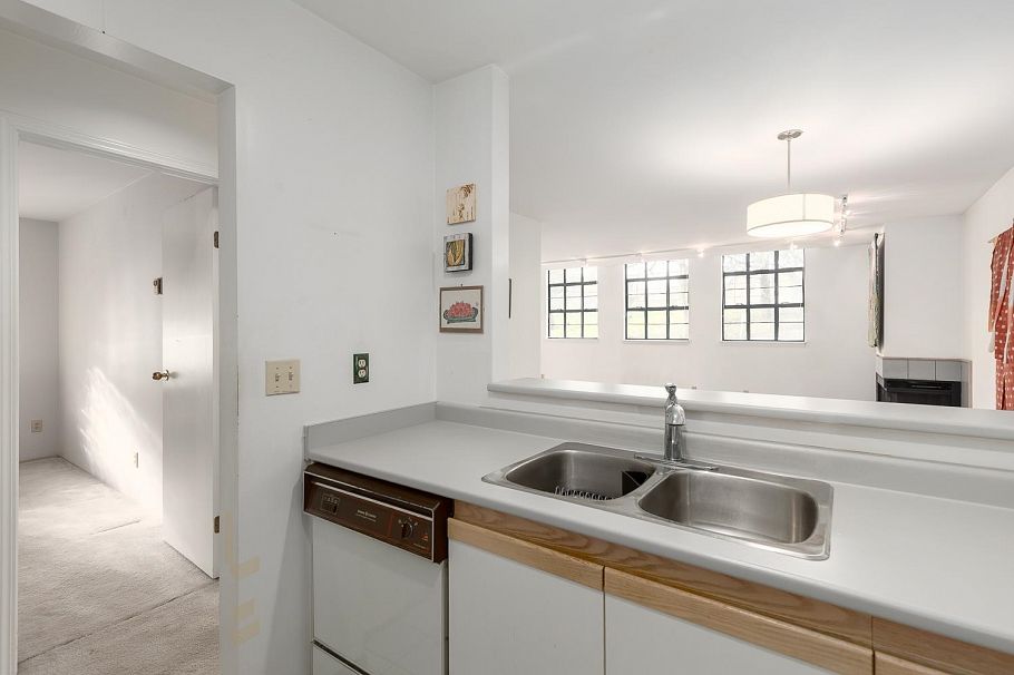 104 700 E Pender Street Vancouver, BC - 4