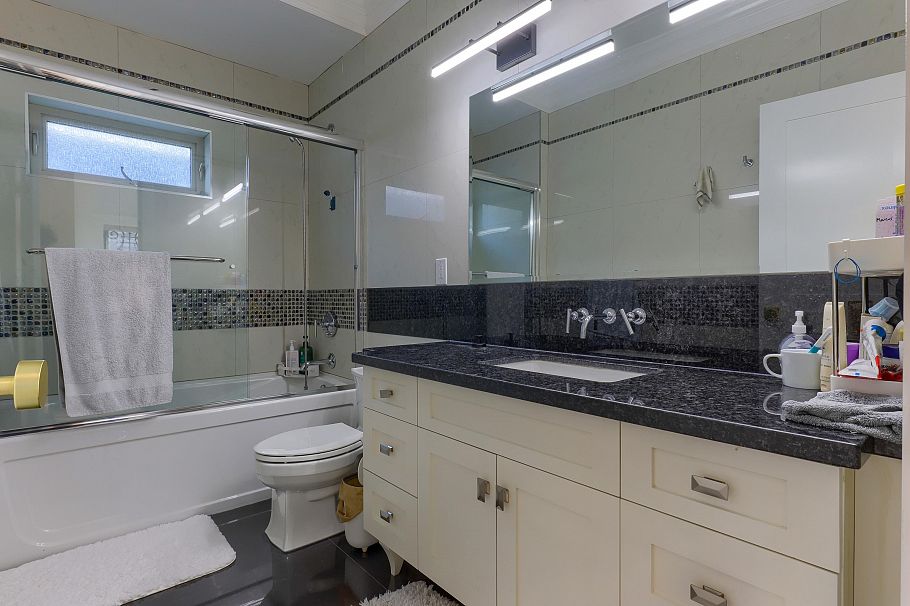 7588 Osler Street Vancouver, BC - 24