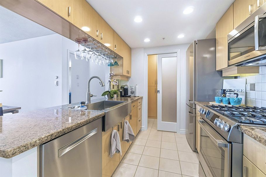 3608 1033 Marinaside Crescent Vancouver, BC - 13