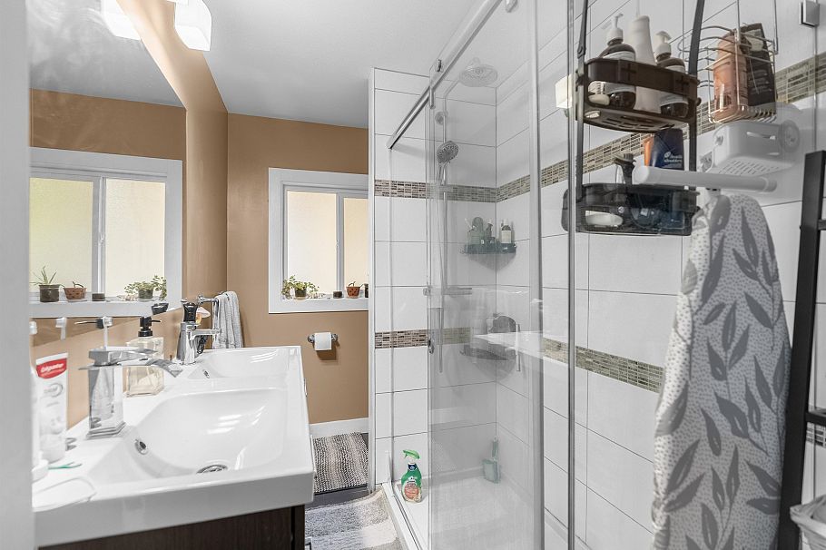 518 W 23rd Street North Vancouver, BC - 21