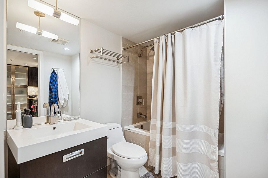 301 1055 Richards Street Vancouver, BC - 15