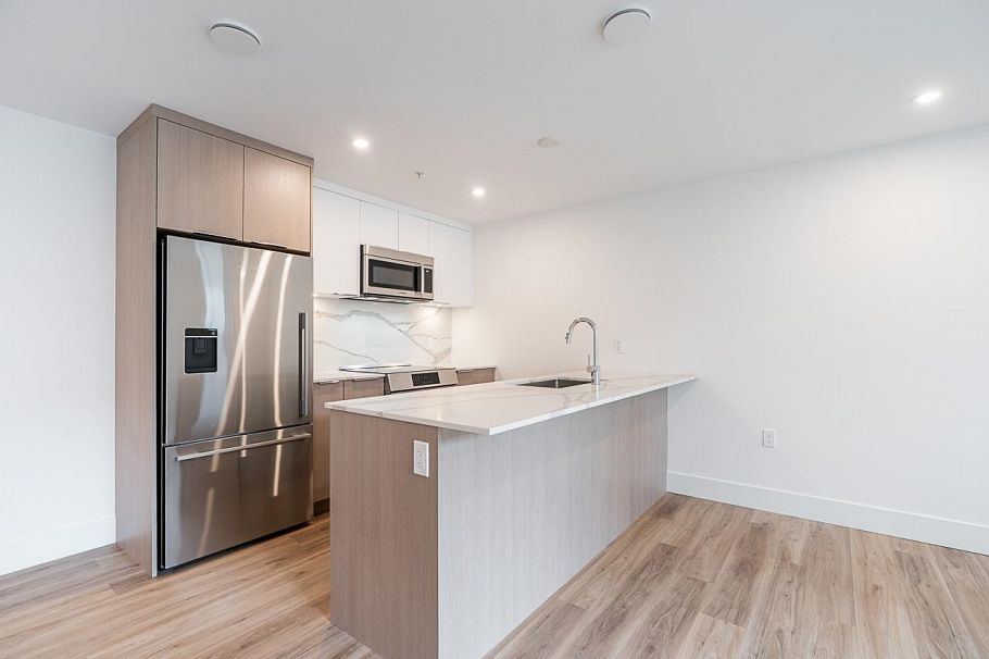 109 2085 E 1st Avenue Vancouver, BC - 4