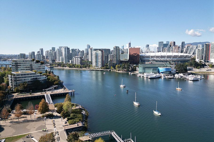 305 1775 Quebec Street Vancouver, BC - 4