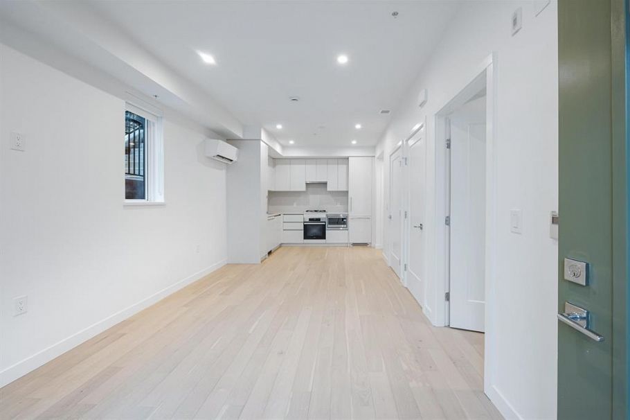 871 33 Avenue Vancouver, BC - 5