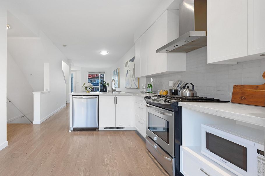 2763 Duke Street Vancouver, BC - 5