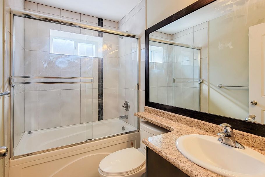 3096 E 26th Avenue Vancouver, BC - 28