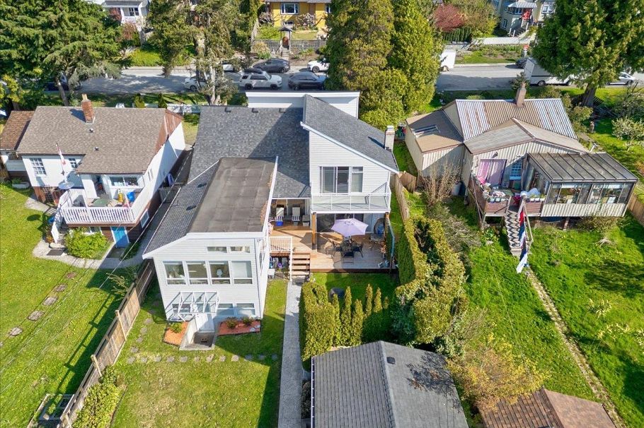 513 E 6th Street North Vancouver, BC - 1