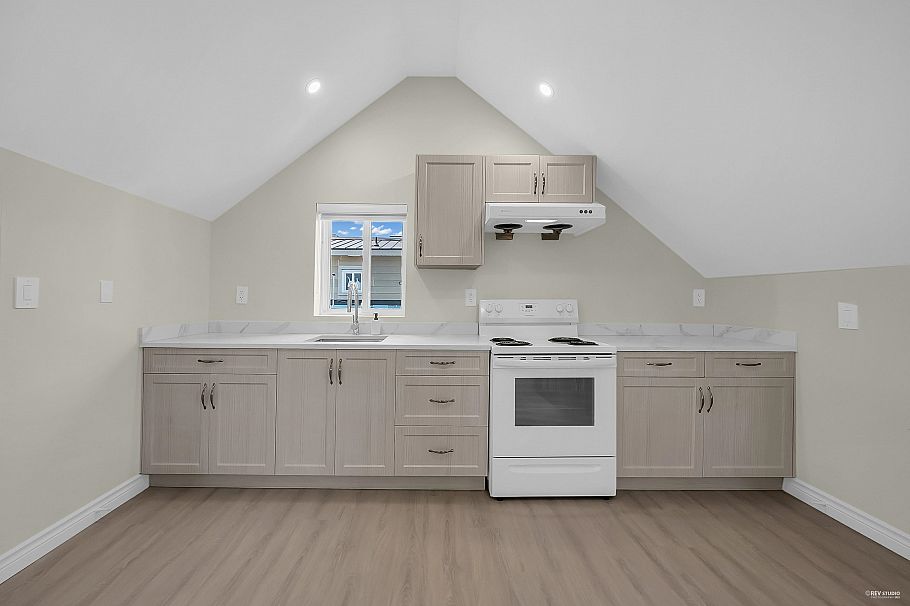 2936 E 2nd Avenue Vancouver, BC - 27