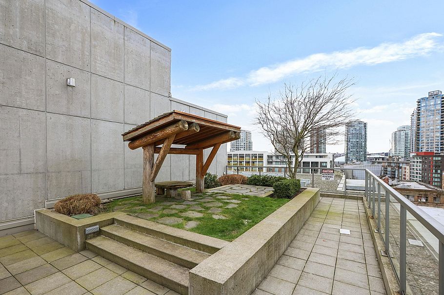 1110 66 W Cordova Street Vancouver, BC - 17