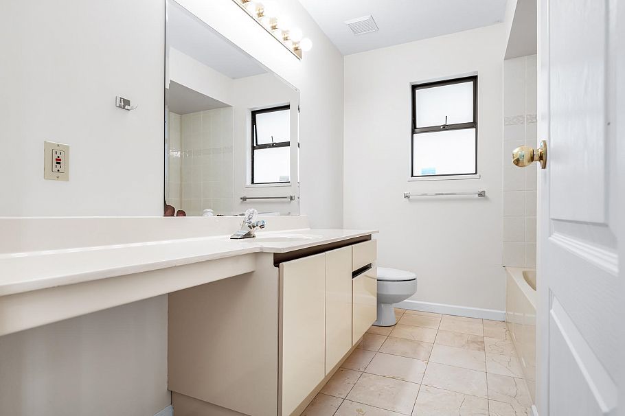 2291 E 40th Avenue Vancouver, BC - 22