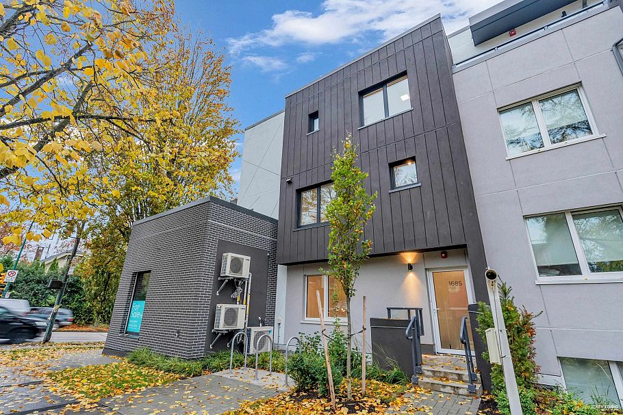 1685 Lakewood Drive Vancouver, BC - 1