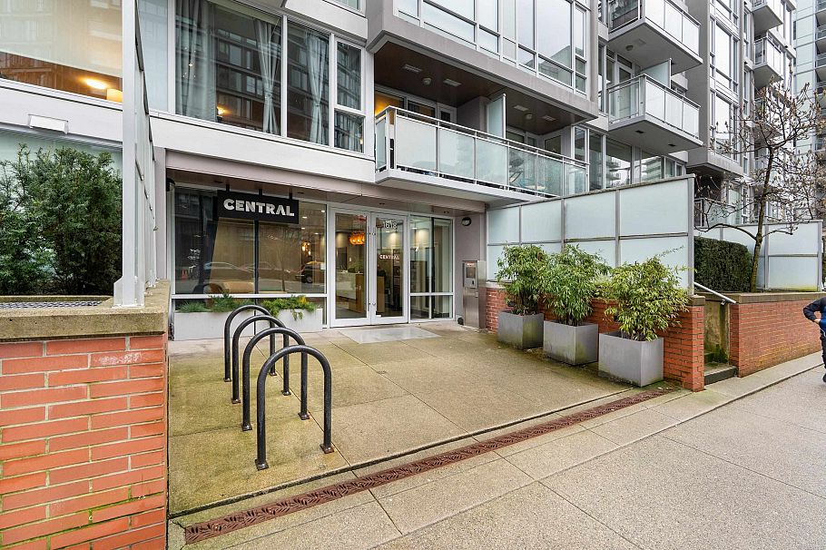 311 1618 Quebec Street Vancouver, BC - 2