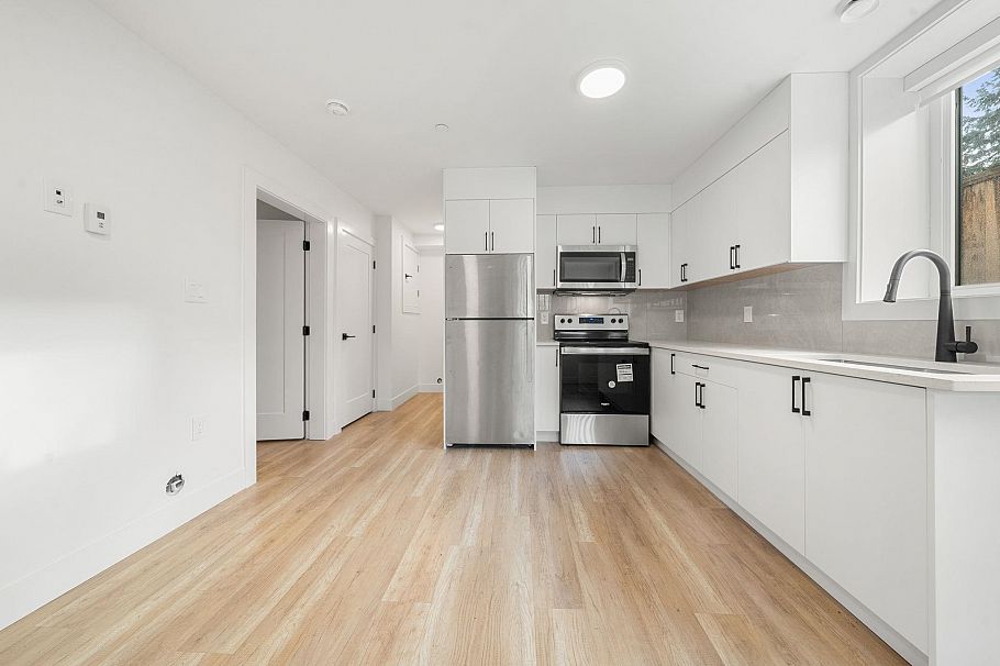 3483 Adanac Street Vancouver, BC - 29