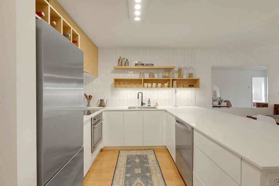 305 4868 Fraser Street Vancouver, BC - 2