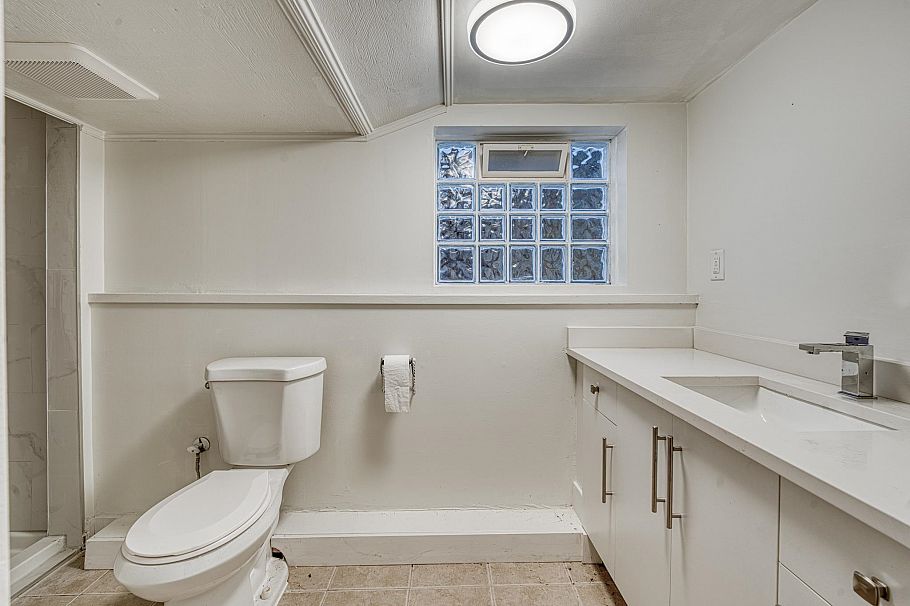 4377 W 12th Avenue Vancouver, BC - 29