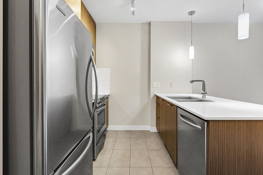 302 2321 Scotia Street Vancouver, BC - 5