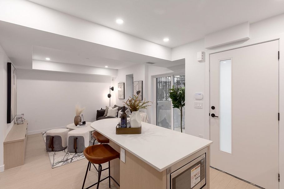 105 2339 E 34th Avenue Vancouver, BC - 3