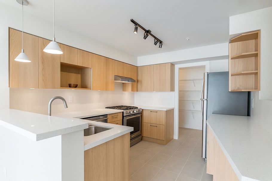 303 3580 W 41st Avenue Vancouver, BC - 2