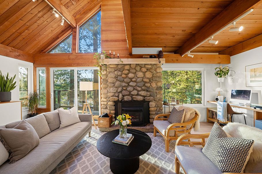 1616 Roxbury Road North Vancouver, BC - 1