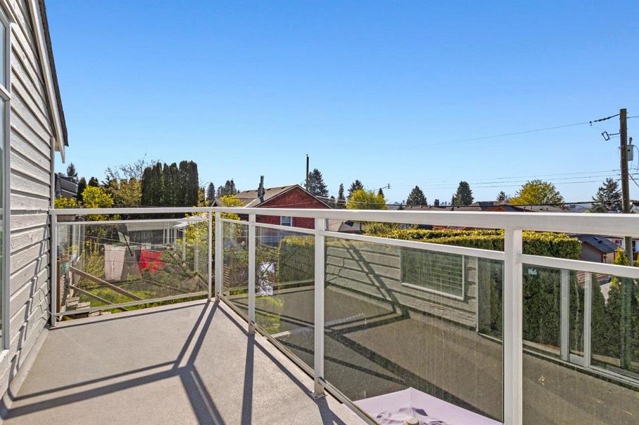 513 E 6th Street North Vancouver, BC - 16