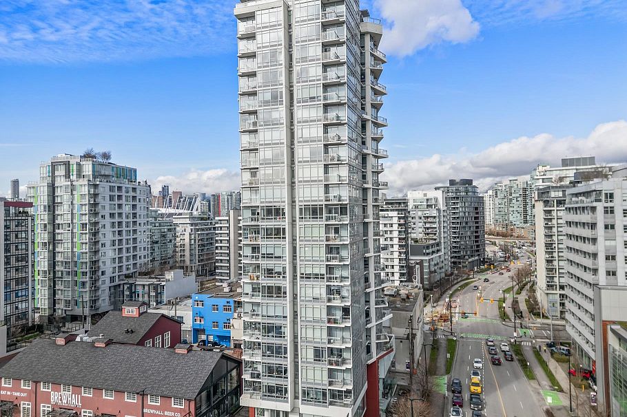 305 1775 Quebec Street Vancouver, BC - 1
