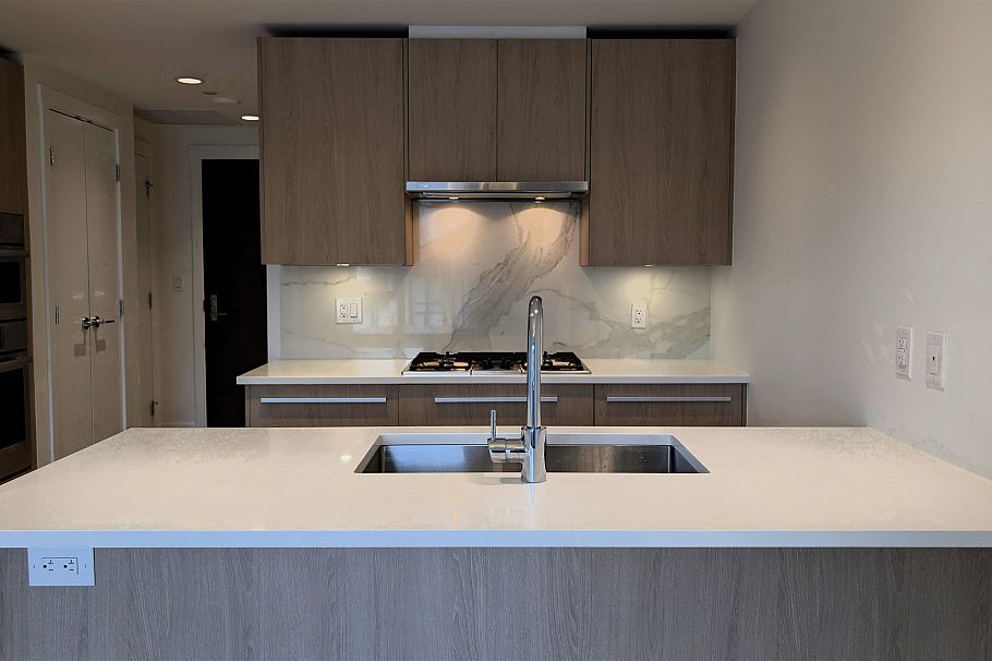 802 1210 E 27th Street North Vancouver, BC - 7